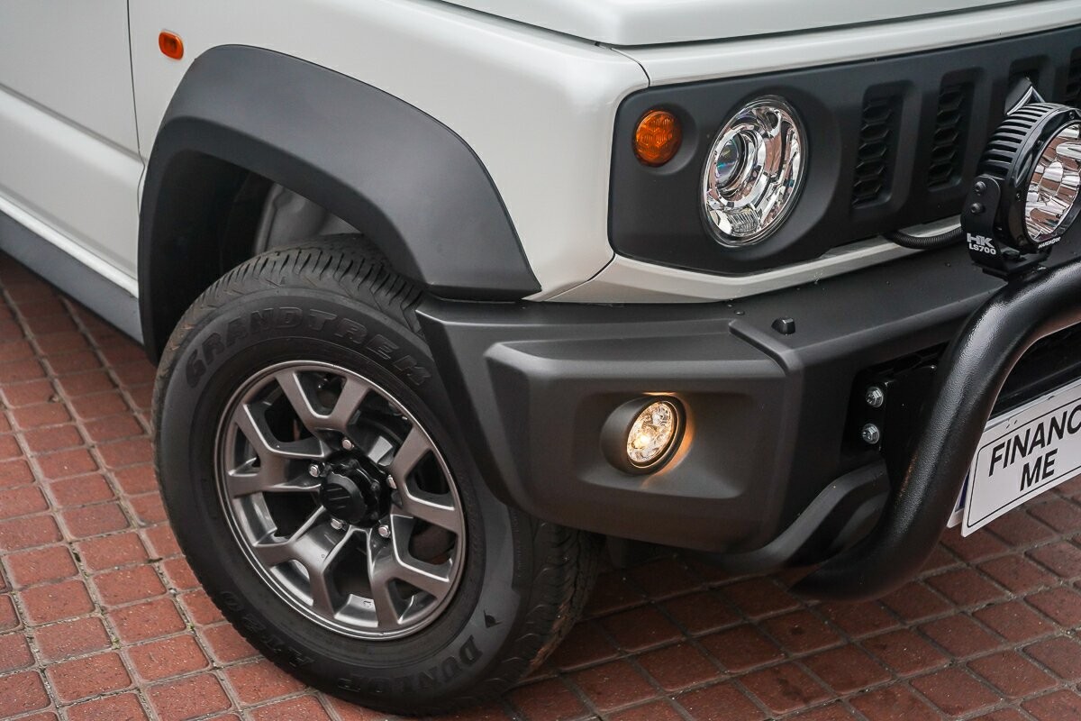 Suzuki Jimny image 2