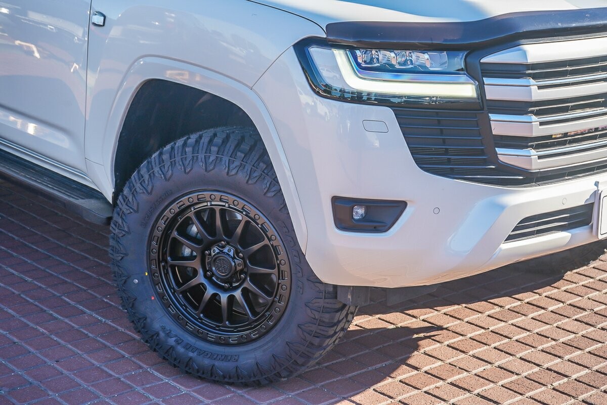 Toyota Landcruiser image 2