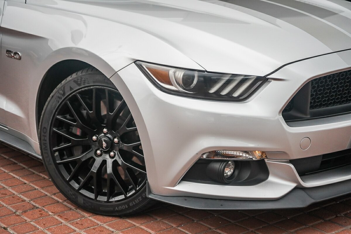 Ford Mustang image 2