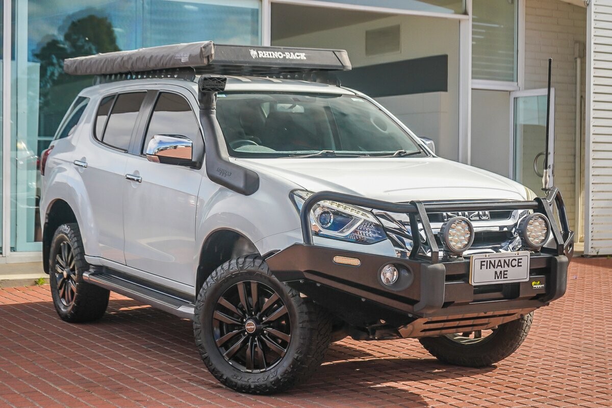 Isuzu Mu-x image 1