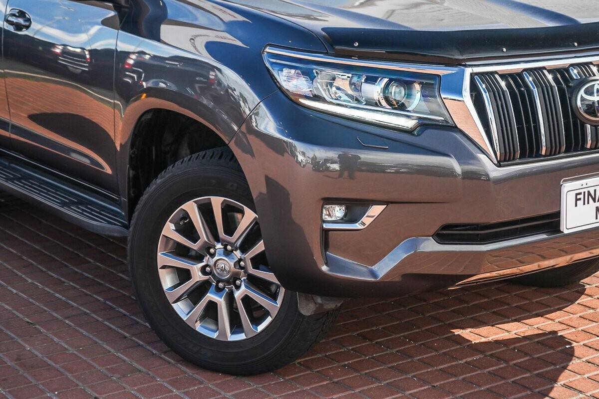 Toyota Landcruiser Prado image 2