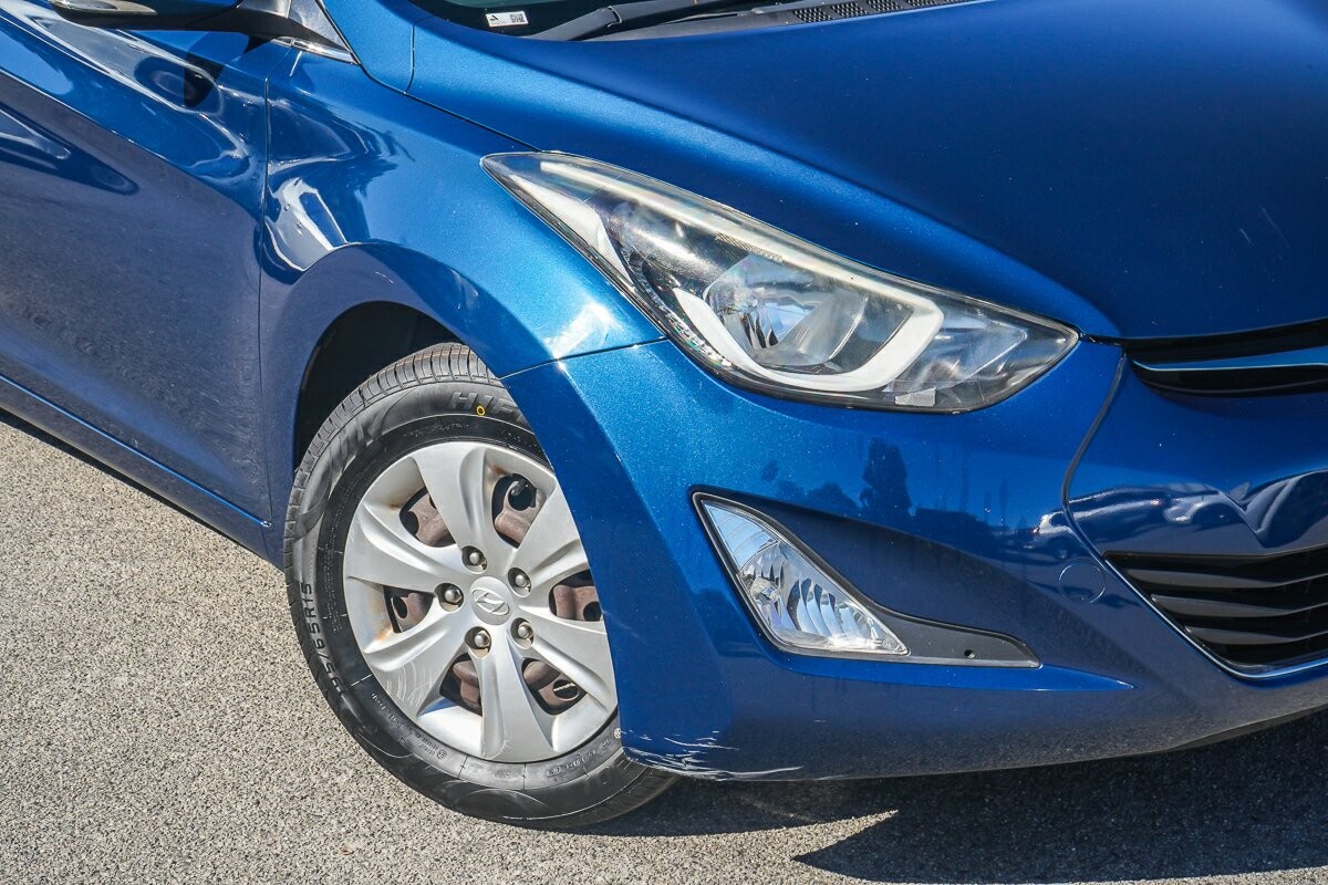 Hyundai Elantra image 2