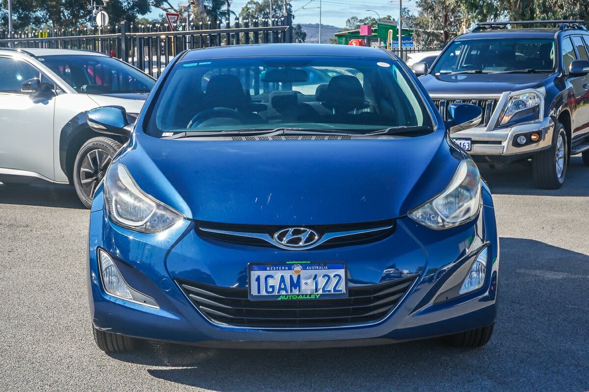 Hyundai Elantra image 3