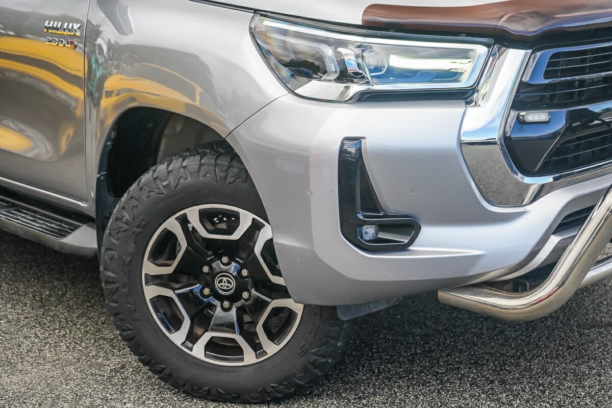 Toyota Hilux image 2