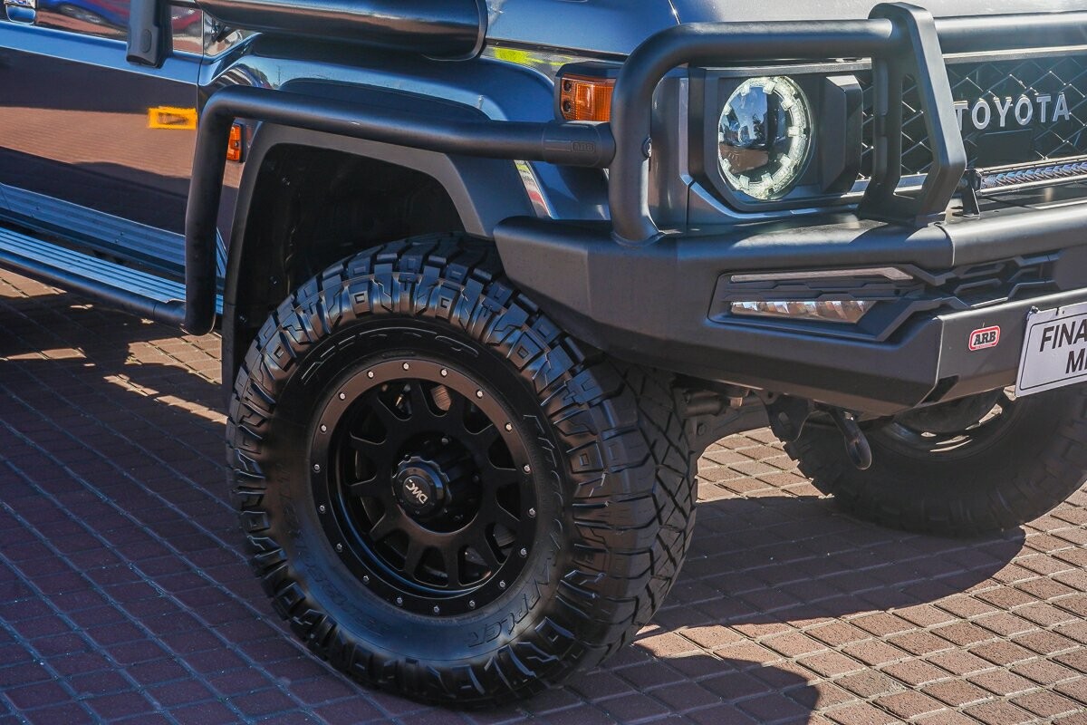 Toyota Landcruiser image 2