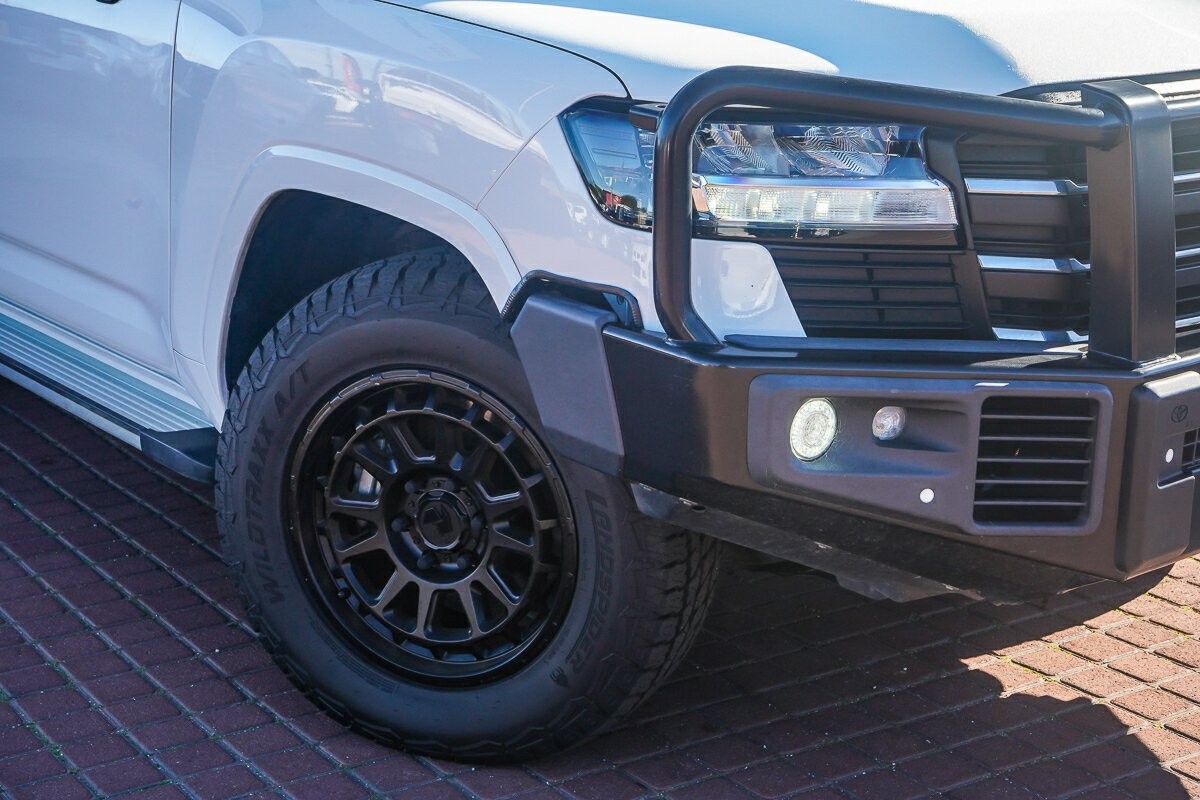Toyota Landcruiser image 2
