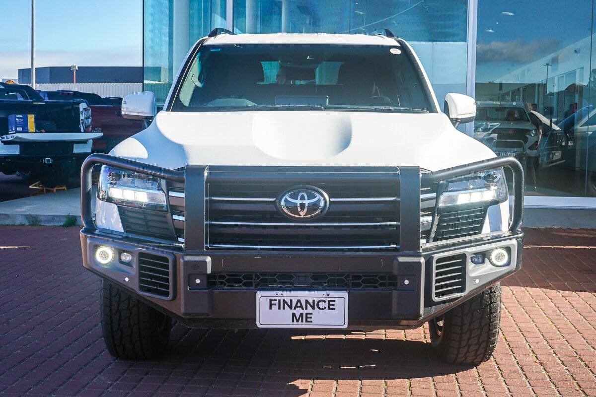 Toyota Landcruiser image 3