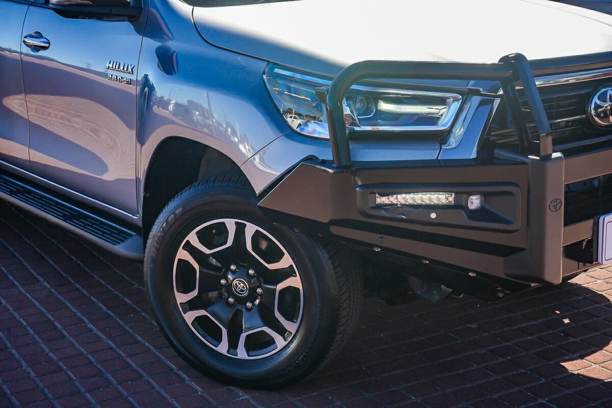 Toyota Hilux image 2