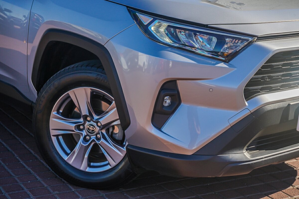 Toyota Rav4 image 2