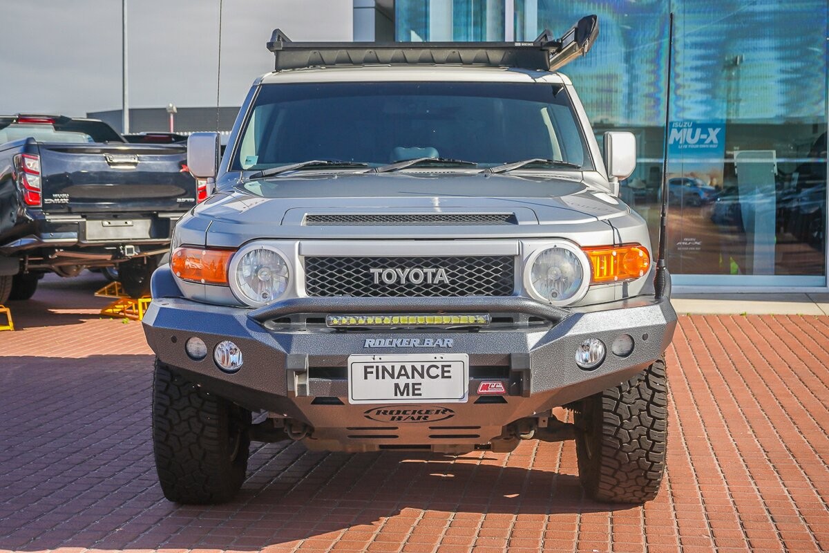 Toyota Fj Cruiser image 3