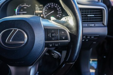 https://vehicle-cdn.autoleague.cloud/32225_81010087_18.jpg