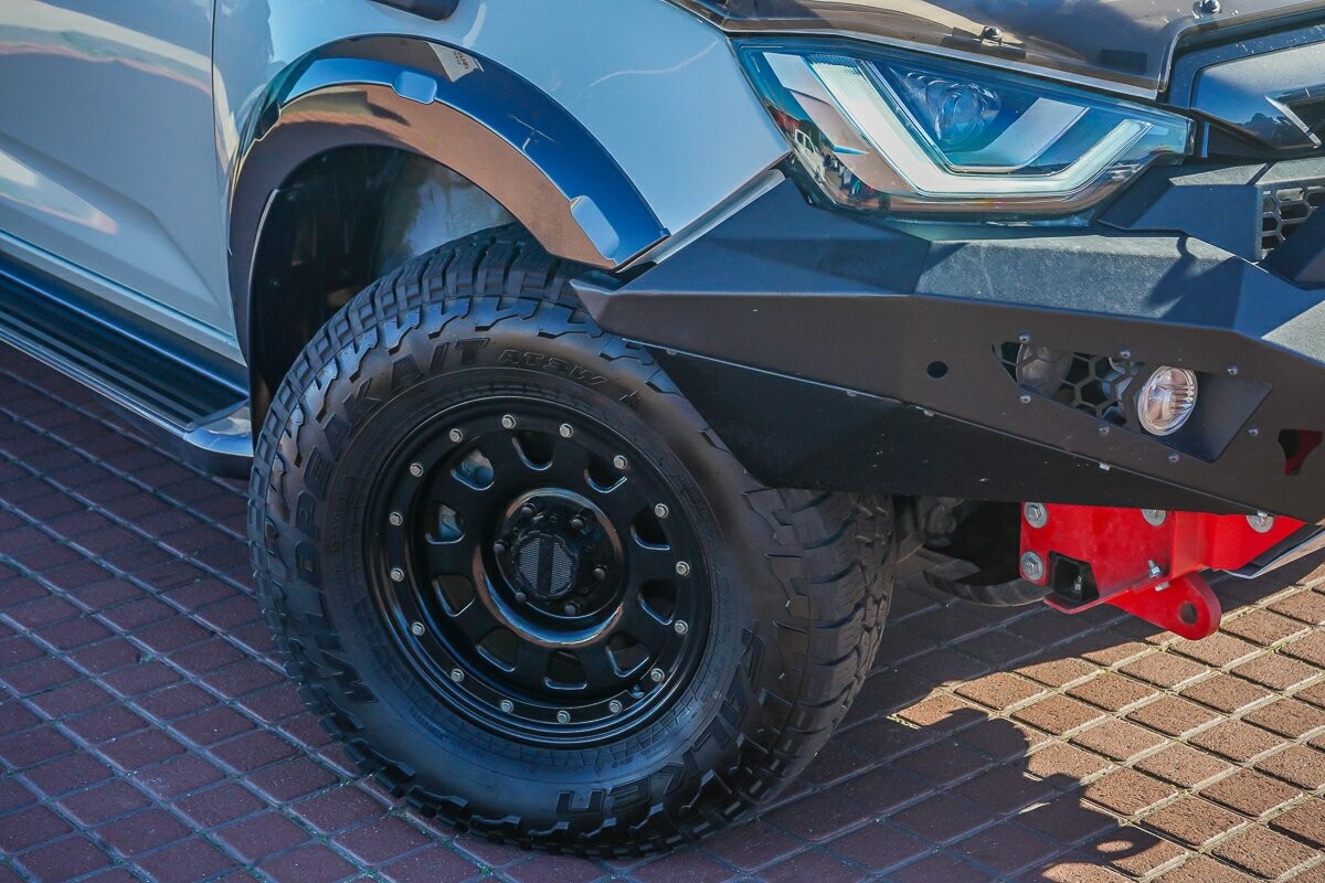 Isuzu D-max image 2