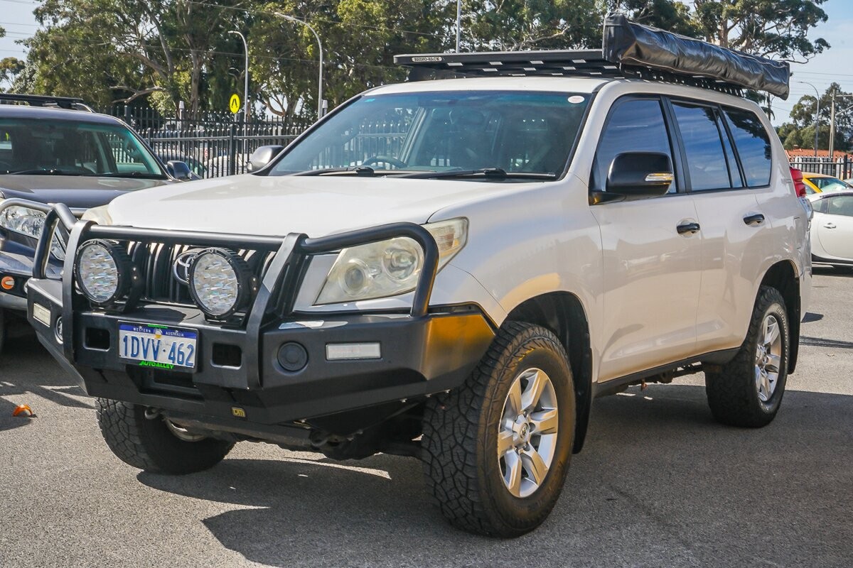Toyota Landcruiser Prado image 4