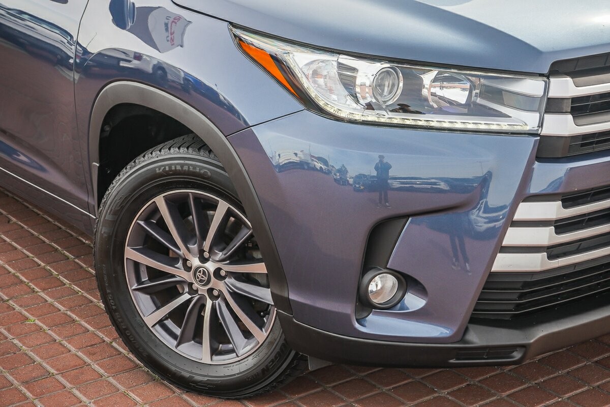 Toyota Kluger image 2