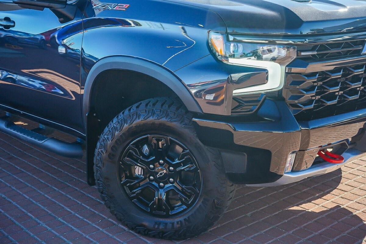 Chevrolet Silverado image 2