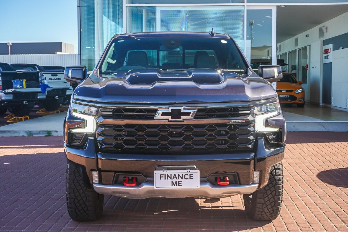 Chevrolet Silverado image 3