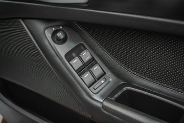 https://vehicle-cdn.autoleague.cloud/32225_81010112_12.jpg