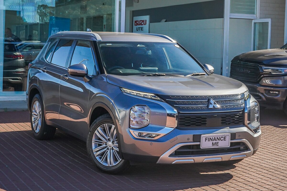 Mitsubishi Outlander image 1