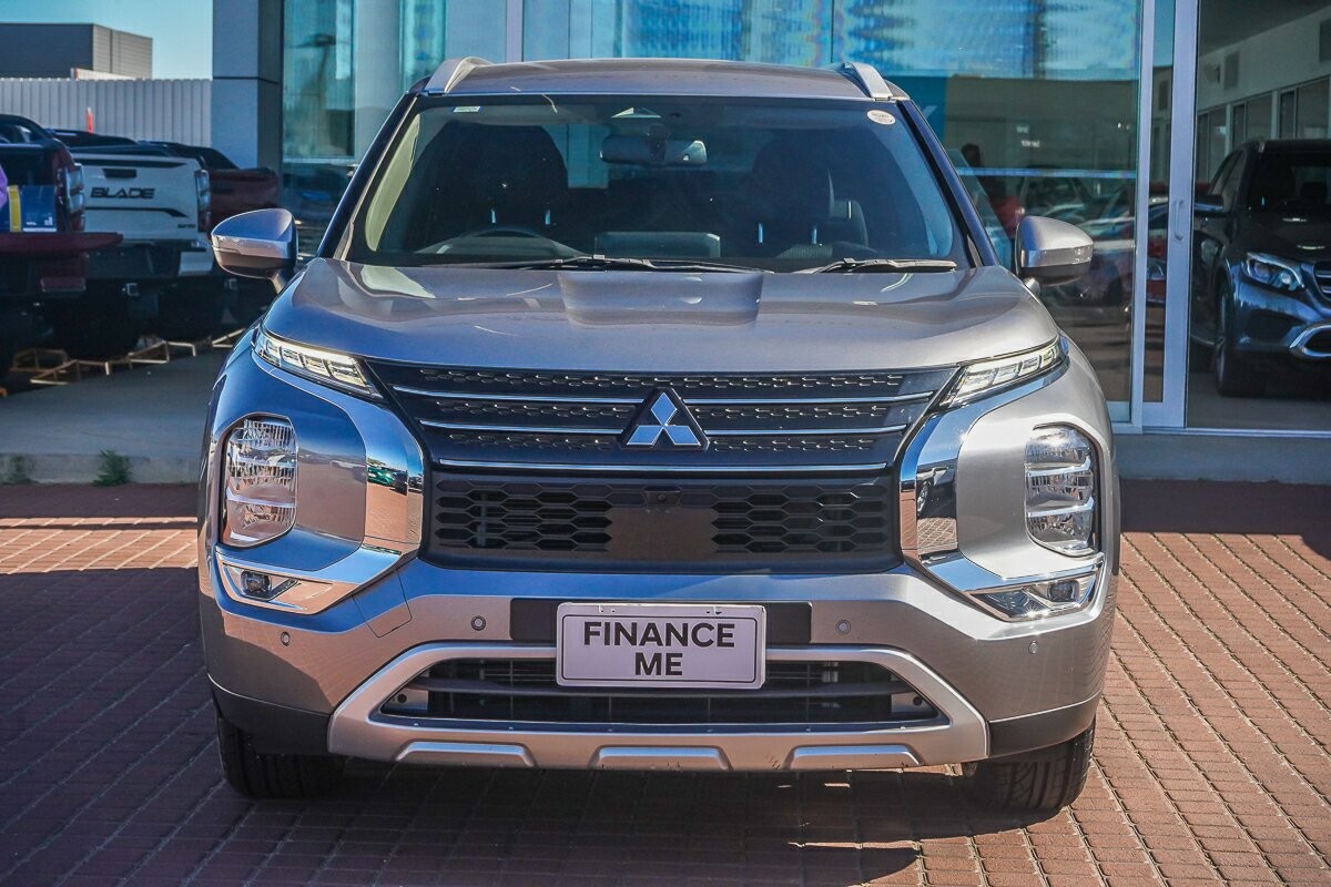 Mitsubishi Outlander image 3