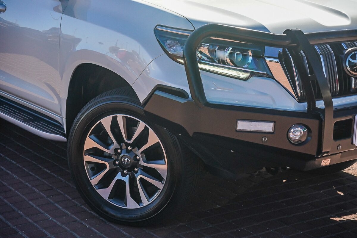 Toyota Landcruiser Prado image 2