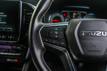 https://vehicle-cdn.autoleague.cloud/32225_81010132_15.jpg