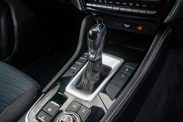 https://vehicle-cdn.autoleague.cloud/32225_81010132_18.jpg
