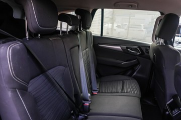 https://vehicle-cdn.autoleague.cloud/32225_81010132_9.jpg