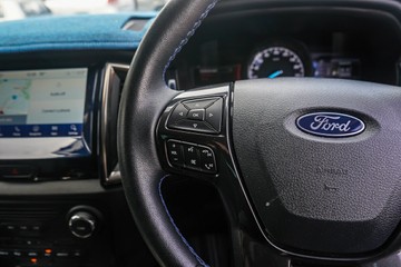 https://vehicle-cdn.autoleague.cloud/32225_81010142_15.jpg