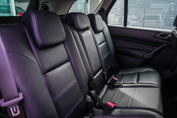 https://vehicle-cdn.autoleague.cloud/32225_81010142_9.jpg