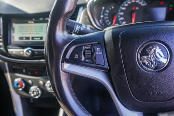 https://vehicle-cdn.autoleague.cloud/32225_81010145_15.jpg