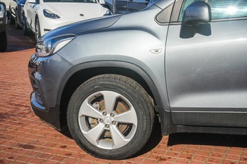 https://vehicle-cdn.autoleague.cloud/32225_81010145_5.jpg