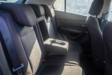 https://vehicle-cdn.autoleague.cloud/32225_81010145_9.jpg