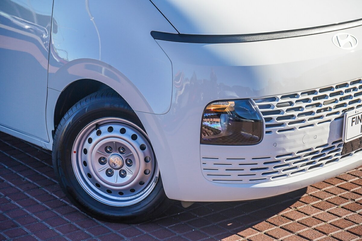 Hyundai Staria Load image 2