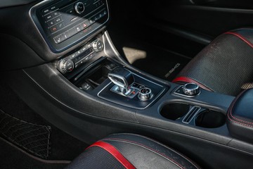 https://vehicle-cdn.autoleague.cloud/32225_81010155_22.jpg