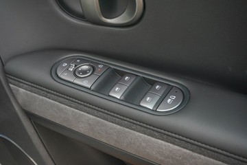 https://vehicle-cdn.autoleague.cloud/32225_81010173_12.jpg