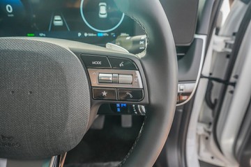 https://vehicle-cdn.autoleague.cloud/32225_81010173_14.jpg