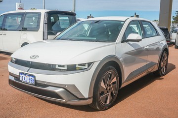 https://vehicle-cdn.autoleague.cloud/32225_81010173_4.jpg