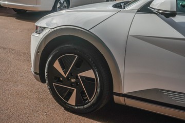 https://vehicle-cdn.autoleague.cloud/32225_81010173_5.jpg