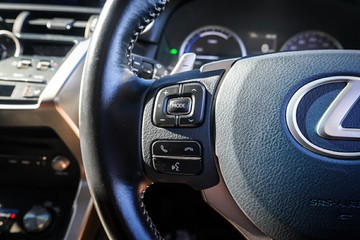 https://vehicle-cdn.autoleague.cloud/32225_81010179_16.jpg