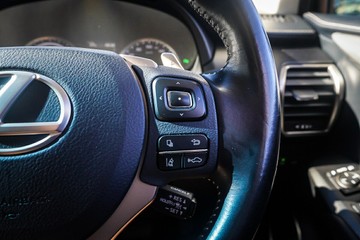 https://vehicle-cdn.autoleague.cloud/32225_81010179_17.jpg