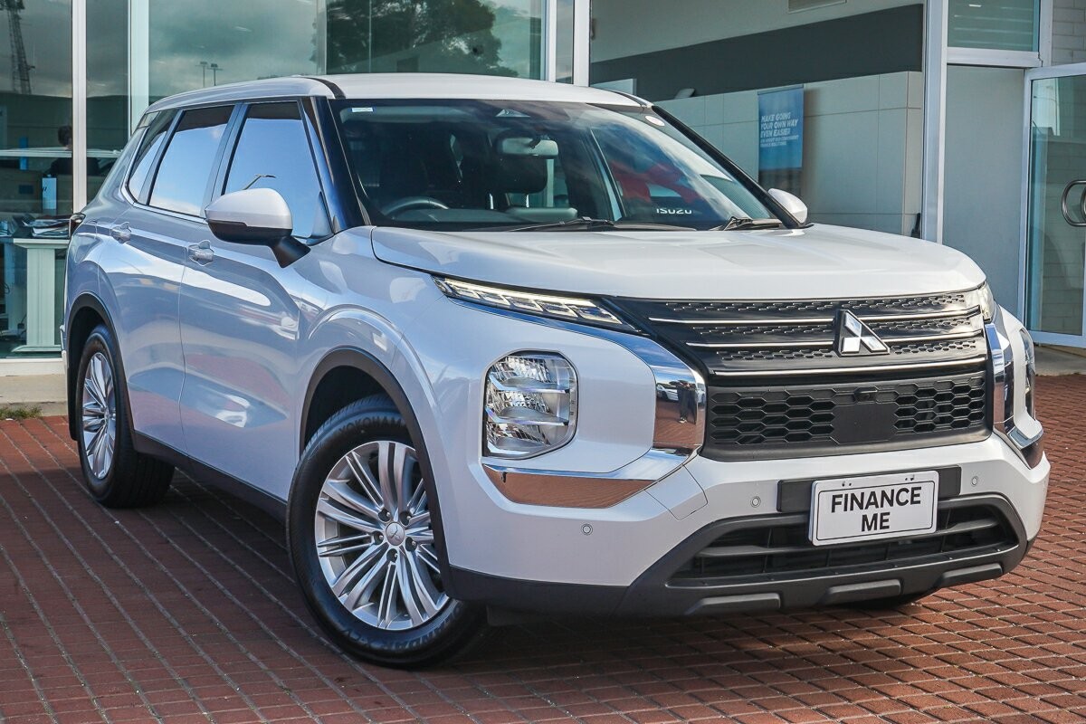 Mitsubishi Outlander image 1