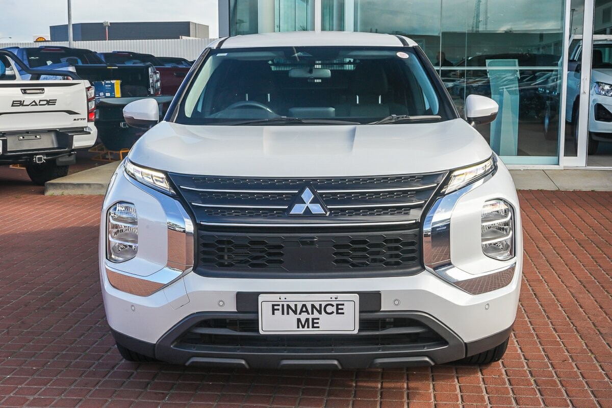 Mitsubishi Outlander image 3