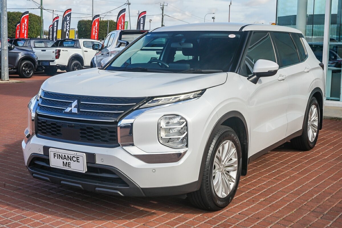 Mitsubishi Outlander image 4