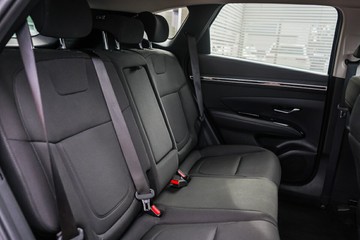 https://vehicle-cdn.autoleague.cloud/32225_81010183_9.jpg