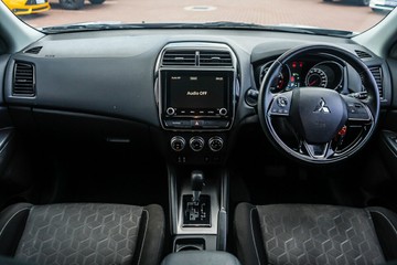 https://vehicle-cdn.autoleague.cloud/32225_81010184_10.jpg