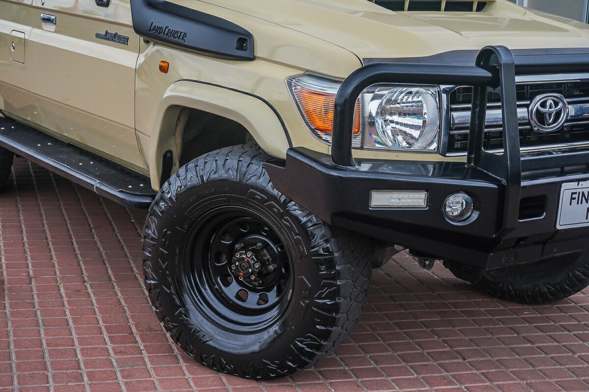 Toyota Landcruiser image 2