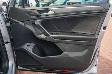 https://vehicle-cdn.autoleague.cloud/32225_81010190_11.jpg