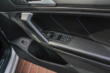 https://vehicle-cdn.autoleague.cloud/32225_81010190_12.jpg