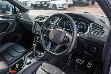 https://vehicle-cdn.autoleague.cloud/32225_81010190_13.jpg