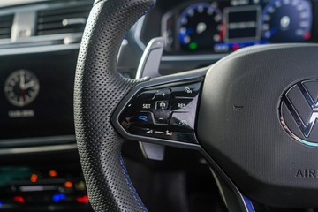 https://vehicle-cdn.autoleague.cloud/32225_81010190_15.jpg